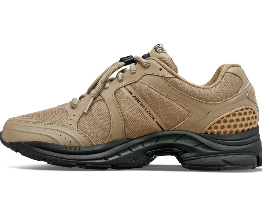Saucony Progrid Triumph 4 Gorpcore Sneakers in Griege - Unisex Running Shoes