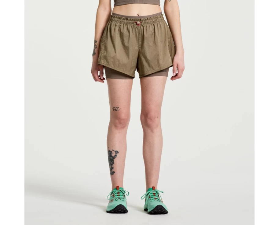 Saucony Women's Elevate 4" 2-In-1 Running Shorts in Pewter