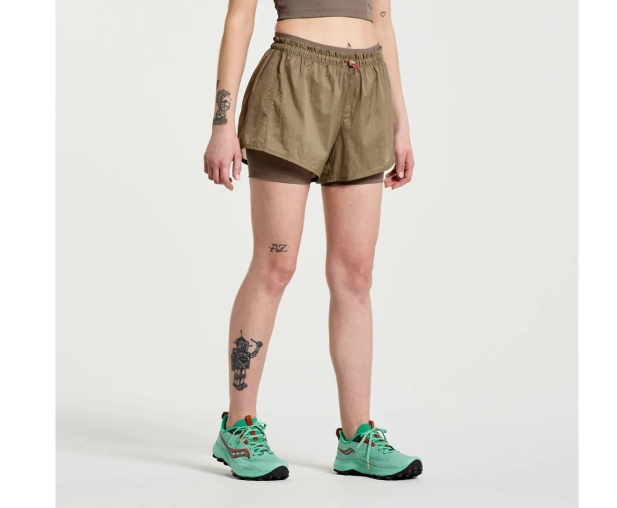 Saucony Women's Elevate 4" 2-In-1 Running Shorts in Pewter