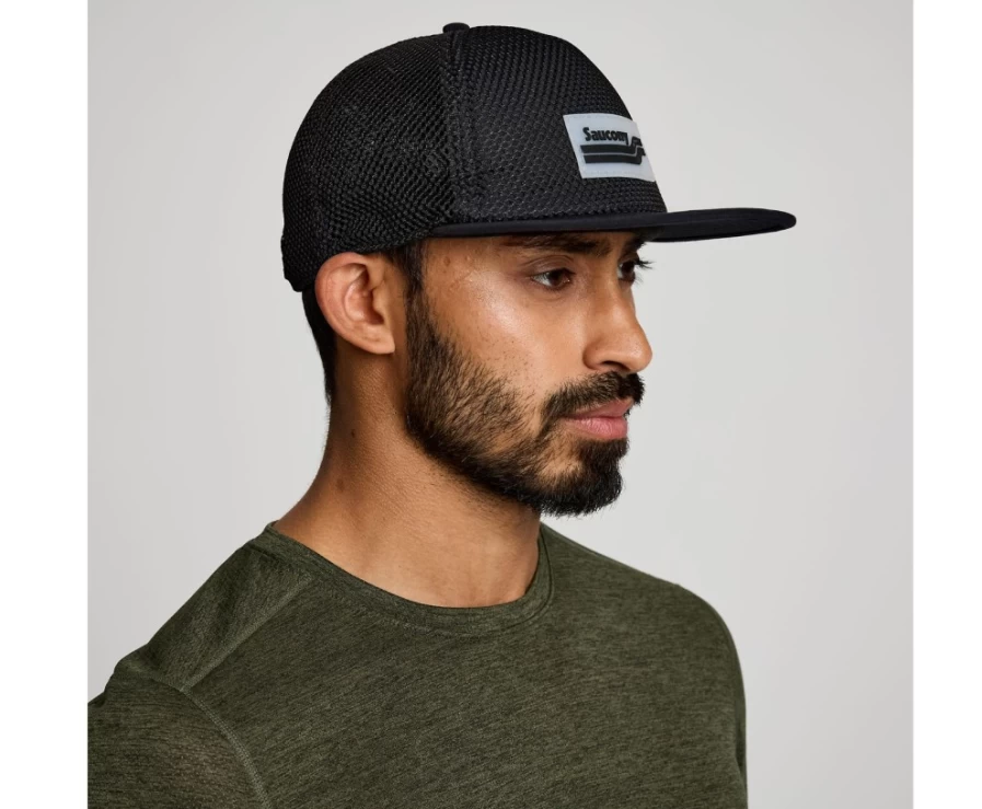 Saucony Women's Black Outpace Mesh Trucker Hat - Breathable Performance Cap for Running & Outdoor Activities