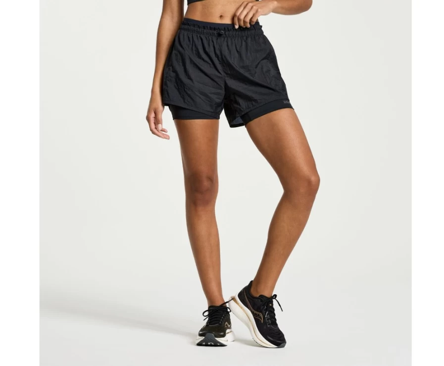 Saucony Women's Elevate 4" 2-In-1 Running Shorts in Black