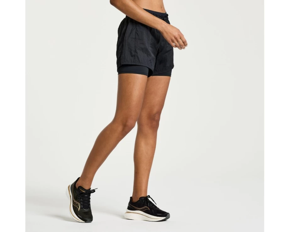 Saucony Women's Elevate 4" 2-In-1 Running Shorts in Black